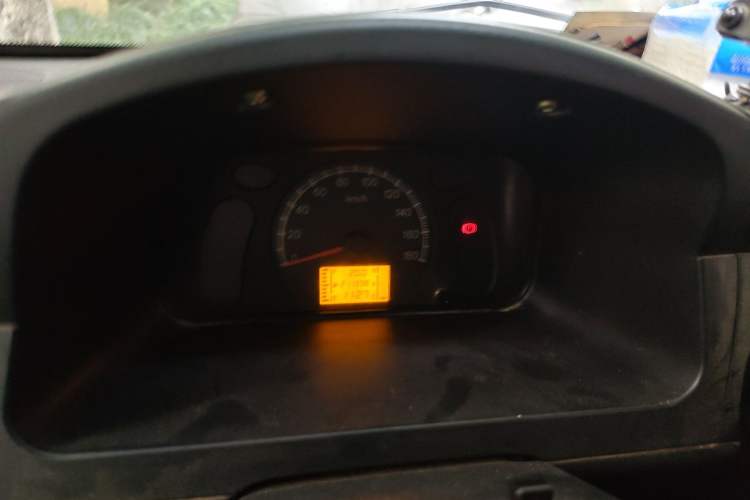 Used Wuling Zhiguang 2015 1.2L Practical LS-I Model Instrument Cluster