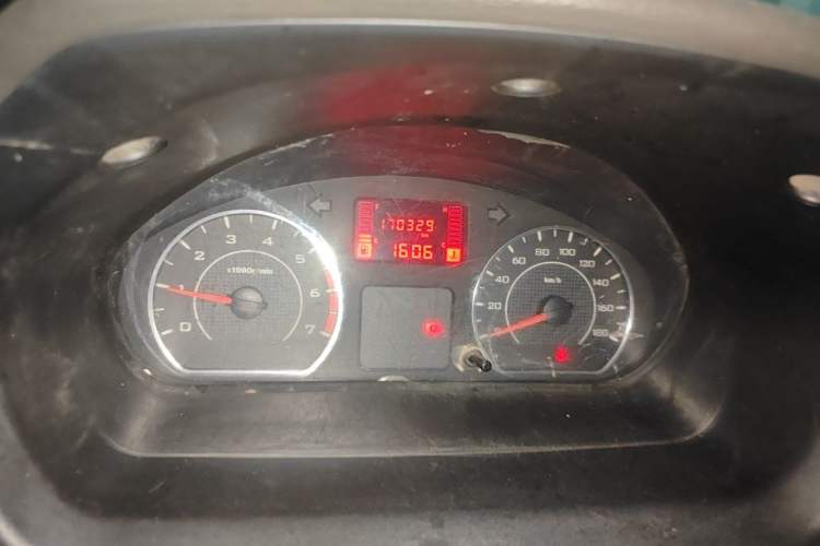 Used Wuling Zhiguang 2015 1.2L Practical LS-I Model Instrument Cluster