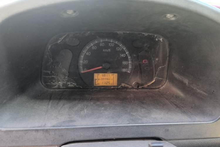 Used Wuling Zhiguang 2015 1.2L Practical LS-I Model Instrument Cluster