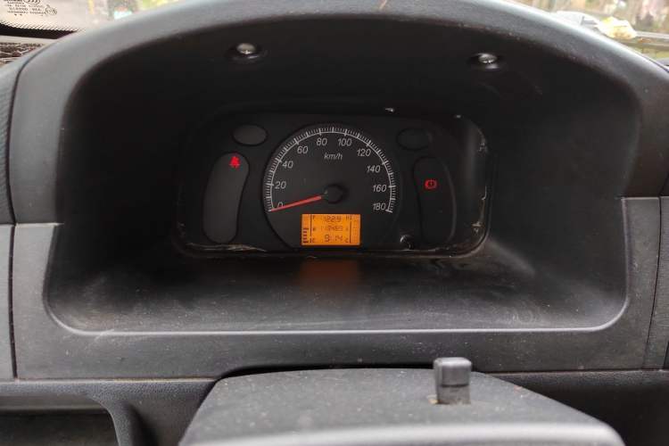 Used Wuling Zhiguang 2015 1.2L Practical LS-I Model Instrument Cluster