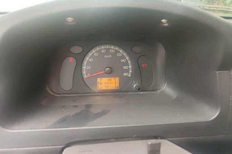 Used Wuling Zhiguang 2015 1.2L Practical LS-I Model Instrument Cluster