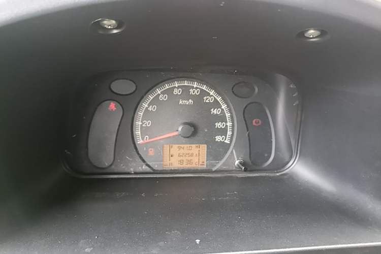 Used Wuling Zhiguang 2015 1.2L Practical LS-I Model Instrument Cluster