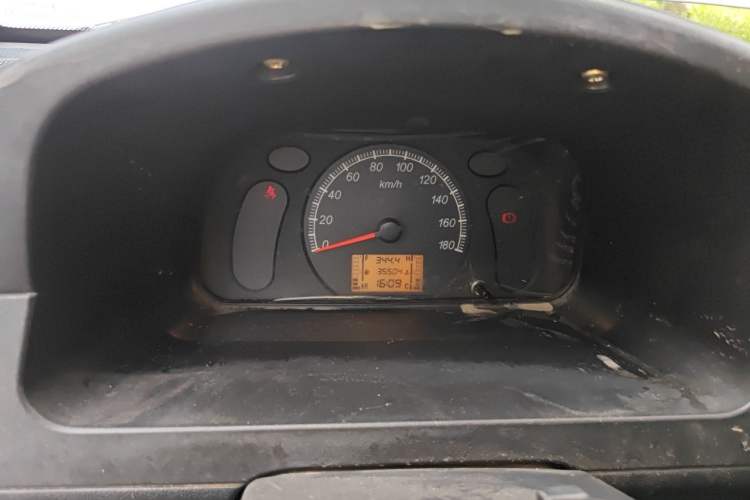 Used Wuling Zhiguang 2015 1.2L Practical LS-I Model Instrument Cluster