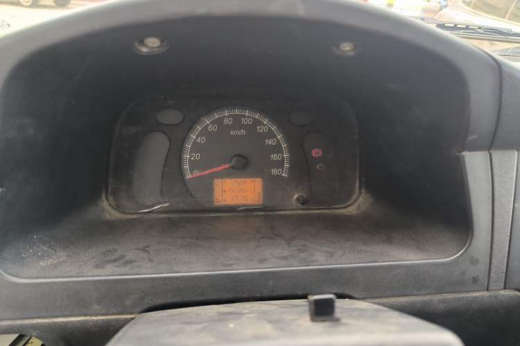 Used Wuling Zhiguang 2015 1.2L Practical LS-I Model Instrument Cluster