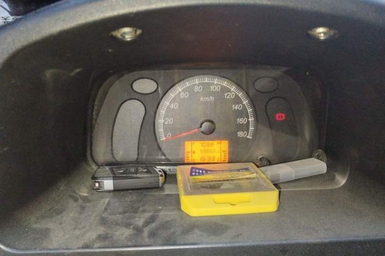 Used Wuling Zhiguang 2015 1.2L Practical LS-I Model Instrument Cluster
