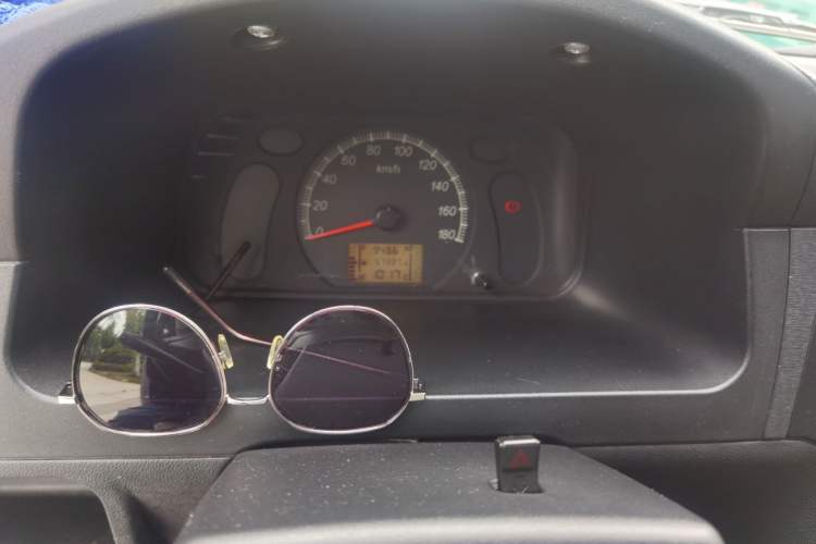 Used Wuling Zhiguang 2015 1.2L Practical LS-I Model Instrument Cluster