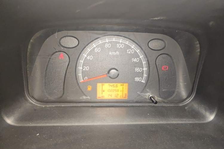 Used Wuling Zhiguang 2015 1.2L Practical LS-I Model Instrument Cluster