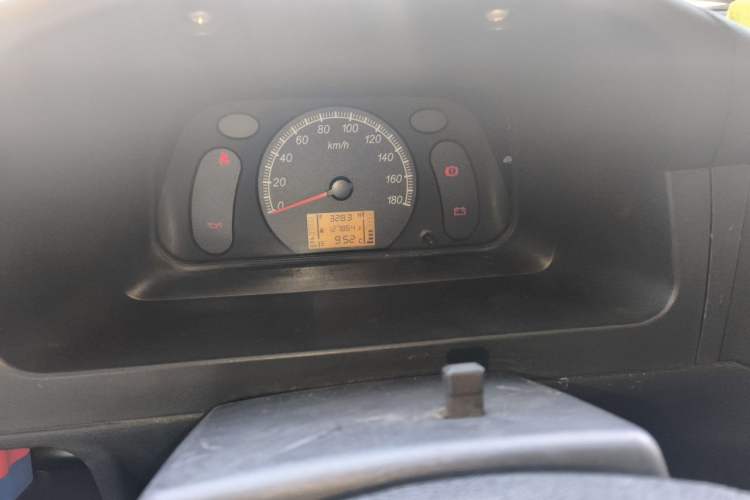 Used Wuling Zhiguang 2015 1.2L Practical LS-I Model Instrument Cluster