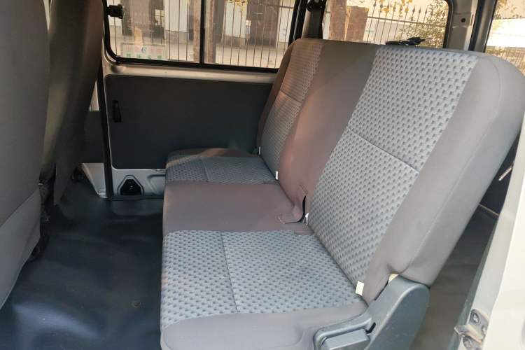 Used Wuling Zhiguang 2015 1.2L Practical LS-I Model Interior 1