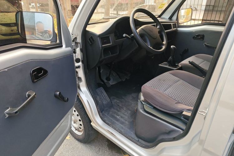 Used Wuling Zhiguang 2015 1.2L Practical LS-I Model Interior 2