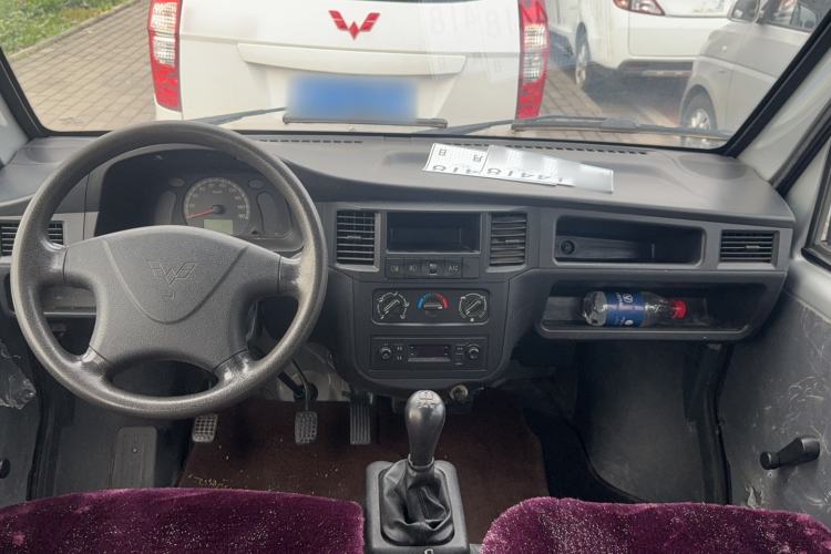 Used Wuling Zhiguang 2015 1.2L Practical LS-I Model Interior 2