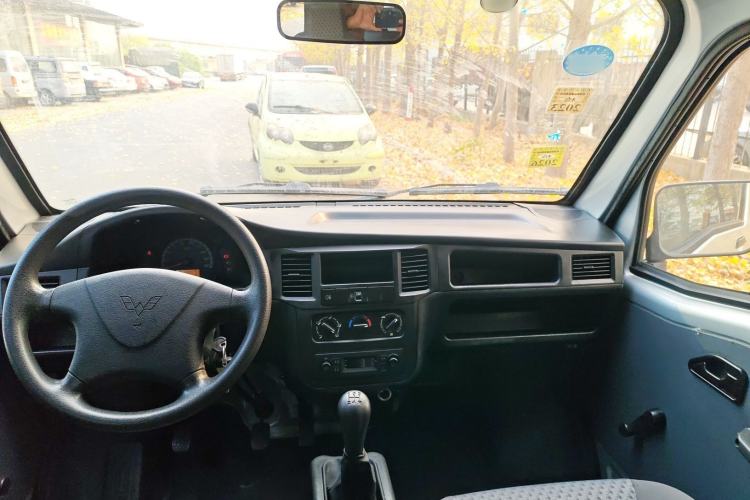 Used Wuling Zhiguang 2015 1.2L Practical LS-I Model Interior 3