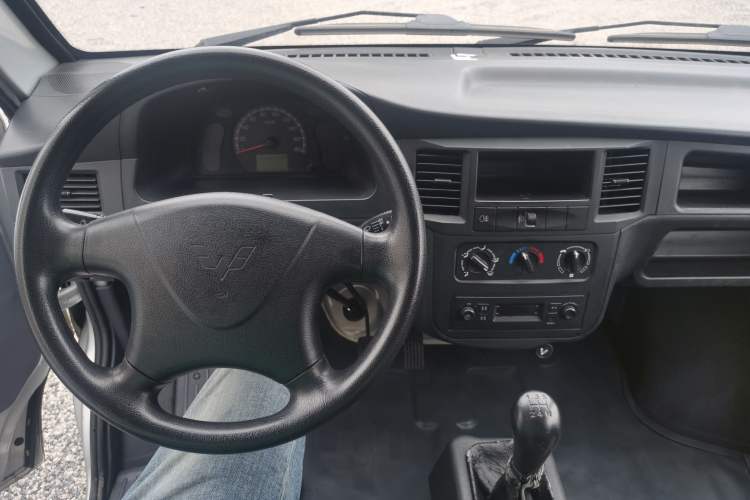 Used Wuling Zhiguang 2015 1.2L Practical LS-I Model Interior 3