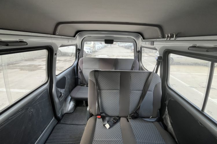 Used Wuling Zhiguang 2015 1.2L Practical LS-I Model Interior 4