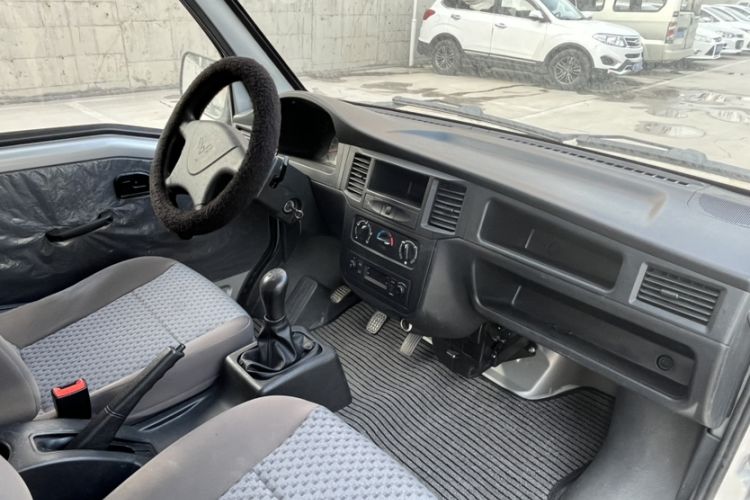 Used Wuling Zhiguang 2015 1.2L Practical LS-I Model Interior 5