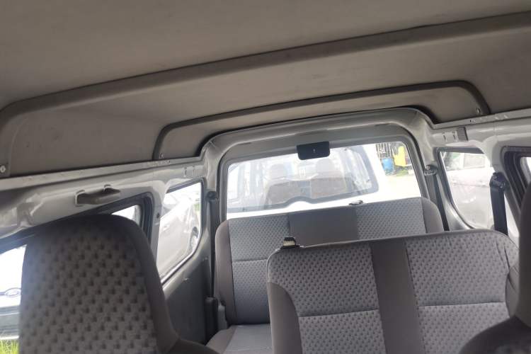 Used Wuling Zhiguang 2015 1.2L Practical LS-I Model Interior 5