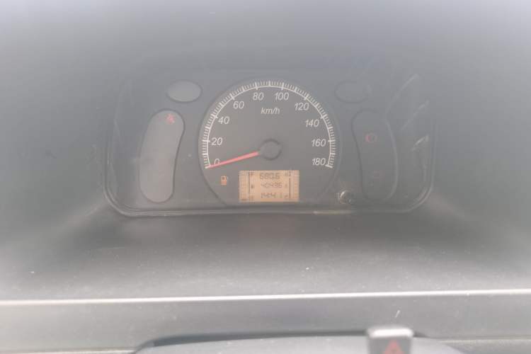 Used Wuling Zhiguang 2015 1.2L Practical LS-I Model Interior 6