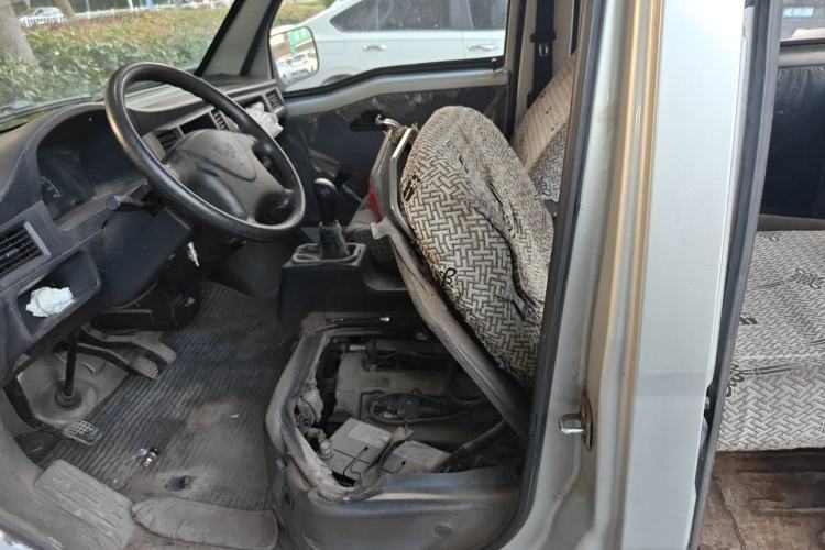 Used Wuling Zhiguang 2015 1.2L Practical LS-I Model Left Front Seat