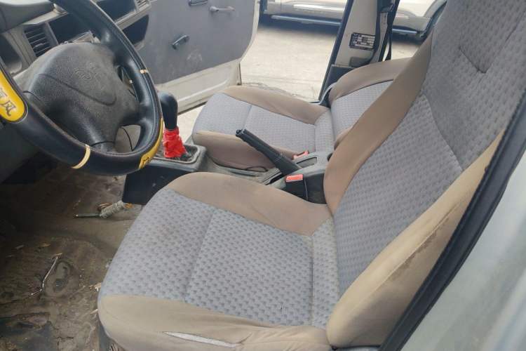 Used Wuling Zhiguang 2015 1.2L Practical LS-I Model Left Front Seat