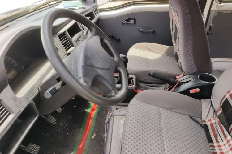 Used Wuling Zhiguang 2015 1.2L Practical LS-I Model Left Front Seat