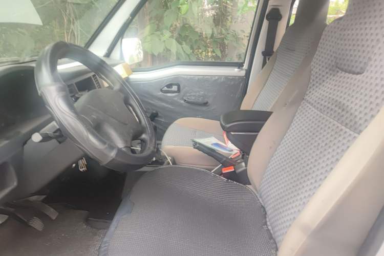 Used Wuling Zhiguang 2015 1.2L Practical LS-I Model Left Front Seat