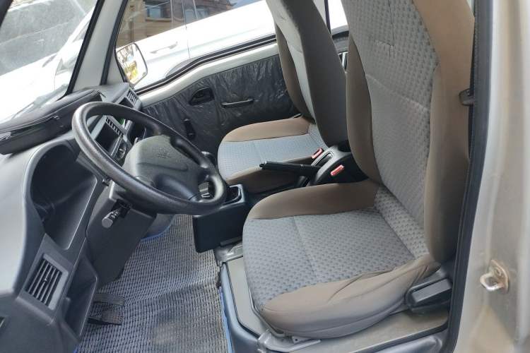 Used Wuling Zhiguang 2015 1.2L Practical LS-I Model Left Front Seat