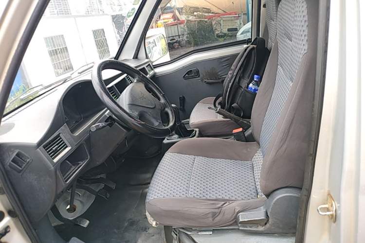 Used Wuling Zhiguang 2015 1.2L Practical LS-I Model Left Front Seat
