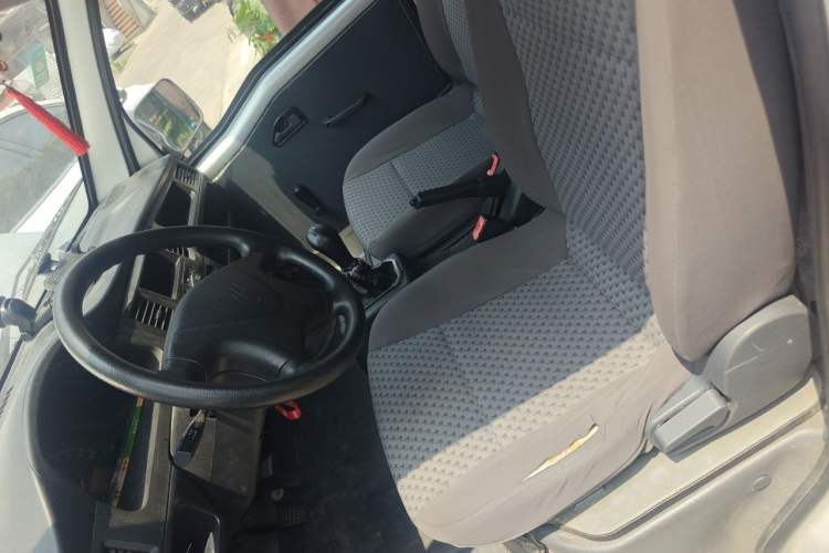 Used Wuling Zhiguang 2015 1.2L Practical LS-I Model Left Front Seat