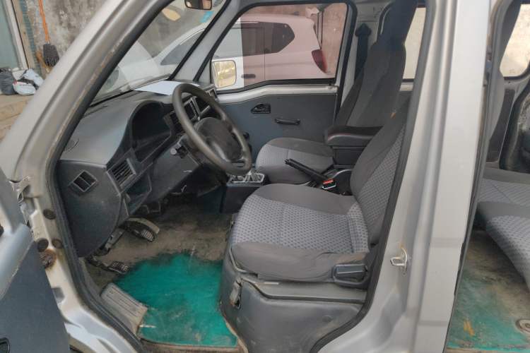 Used Wuling Zhiguang 2015 1.2L Practical LS-I Model Left Front Seat