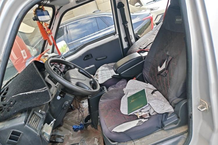 Used Wuling Zhiguang 2015 1.2L Practical LS-I Model Left Front Seat