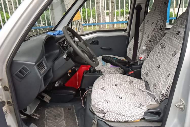 Used Wuling Zhiguang 2015 1.2L Practical LS-I Model Left Front Seat
