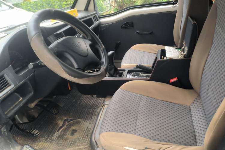Used Wuling Zhiguang 2015 1.2L Practical LS-I Model Left Front Seat