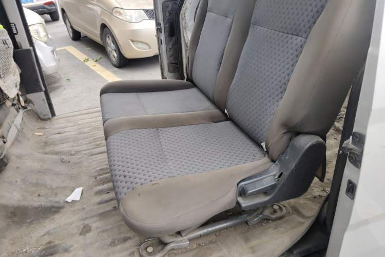 Used Wuling Zhiguang 2015 1.2L Practical LS-I Model Left Rear Seat