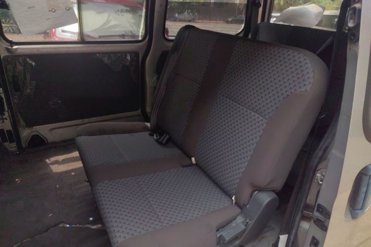 Used Wuling Zhiguang 2015 1.2L Practical LS-I Model Left Rear Seat