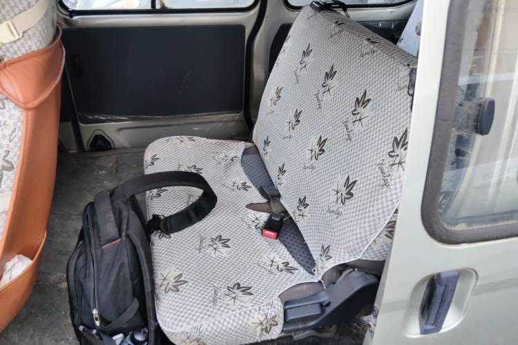 Used Wuling Zhiguang 2015 1.2L Practical LS-I Model Left Rear Seat