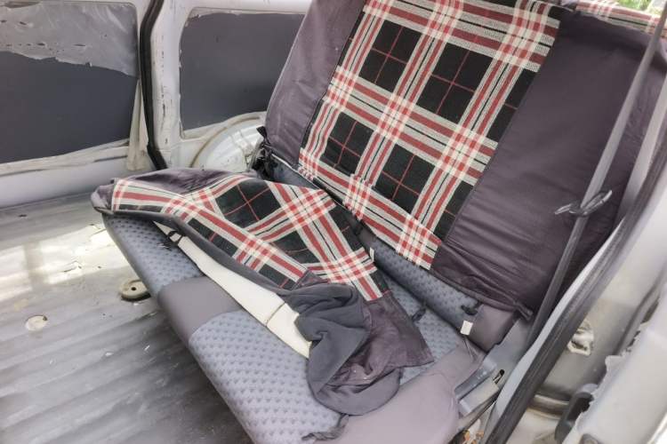 Used Wuling Zhiguang 2015 1.2L Practical LS-I Model Left Rear Seat