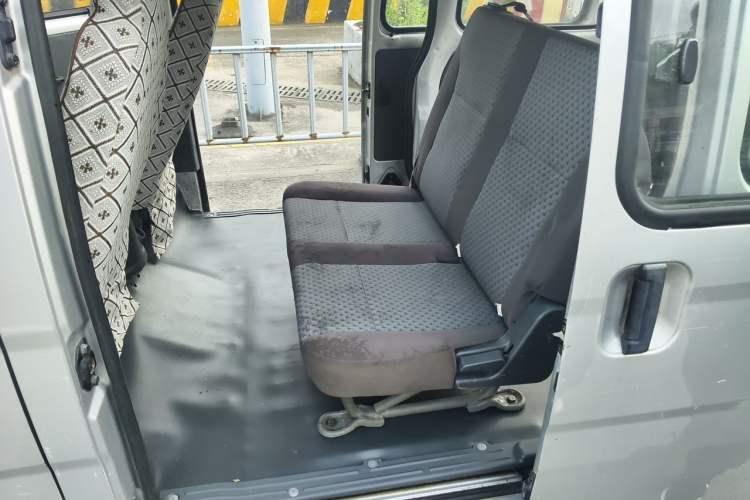 Used Wuling Zhiguang 2015 1.2L Practical LS-I Model Left Rear Seat