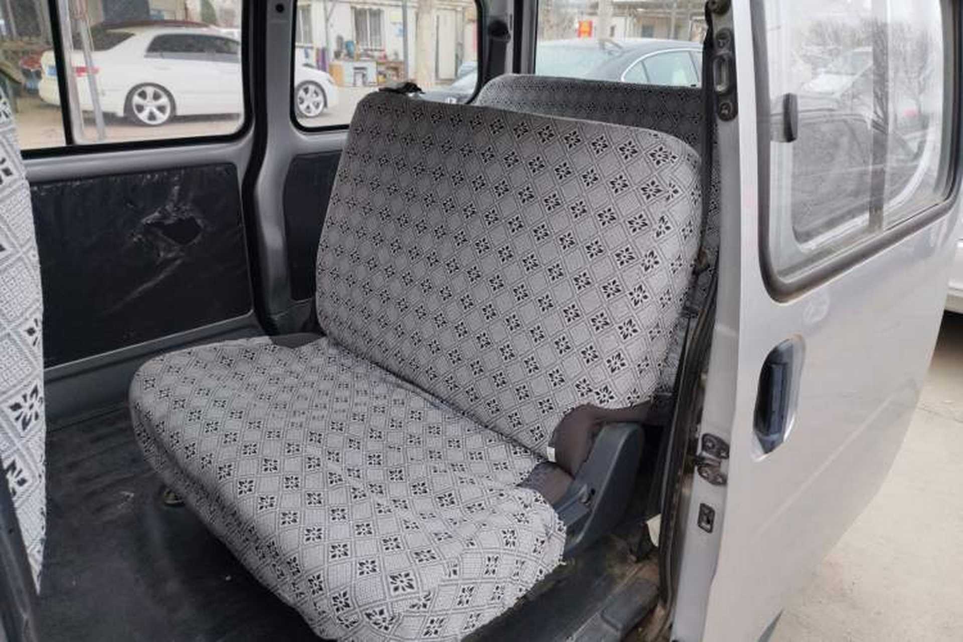 Used Wuling Zhiguang 2015 1.2L Practical LS-I Model Left Rear Seat