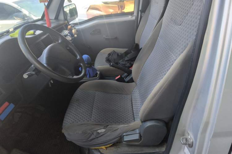 Used Wuling Zhiguang 2015 1.2L Practical LS-I Model Left Rear Seat