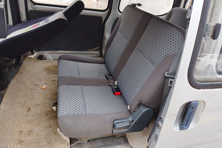 Used Wuling Zhiguang 2015 1.2L Practical LS-I Model Left Rear Seat