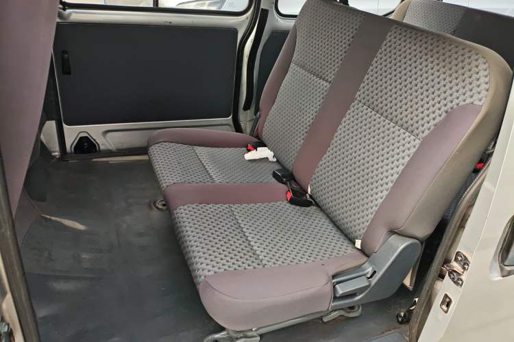 Used Wuling Zhiguang 2015 1.2L Practical LS-I Model Left Rear Seat