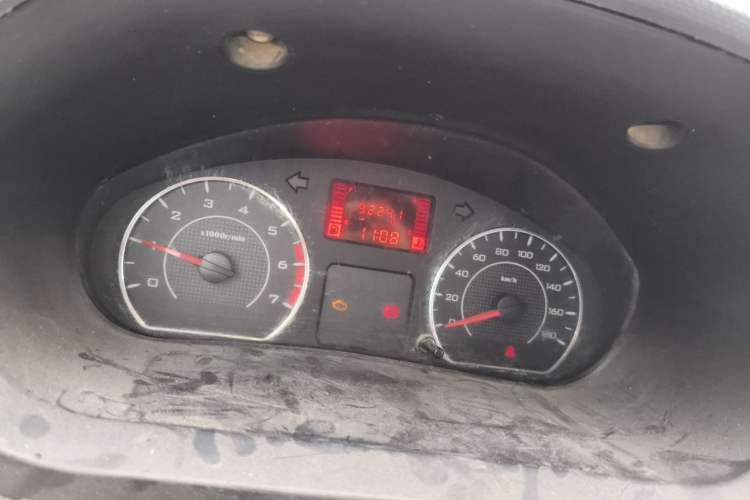 Used Wuling Zhiguang 2015 1.2L S Practical Model LSI Odometer Close Up