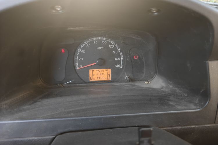 Used Wuling Zhiguang 2015 1.2L Practical LS-I Model Odometer Close Up