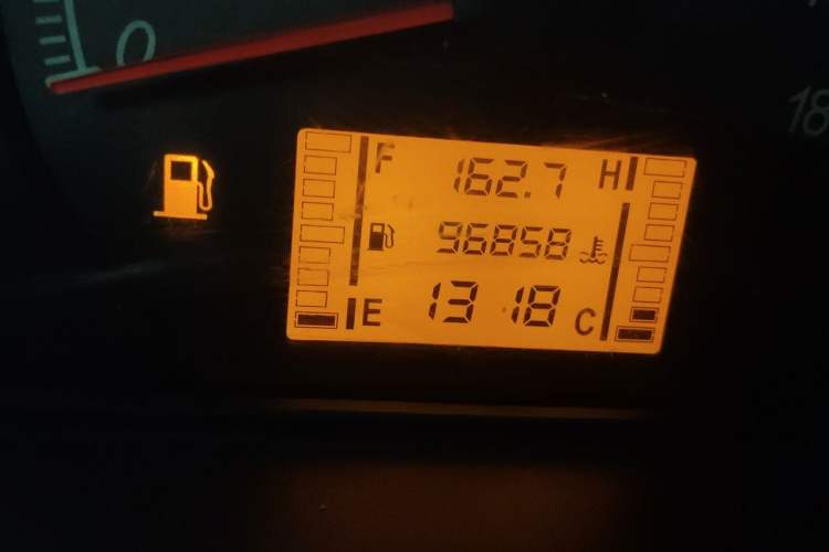 Used Wuling Zhiguang 2015 1.2L Practical LS-I Model Odometer Close Up