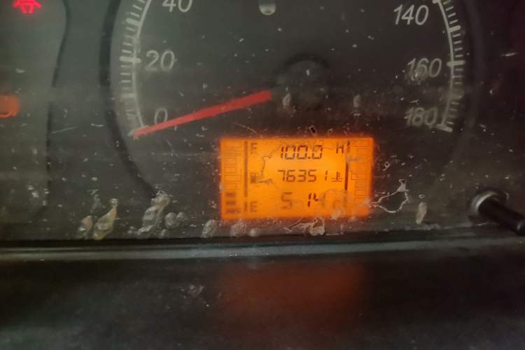 Used Wuling Zhiguang 2015 1.2L Practical LS-I Model Odometer Close Up