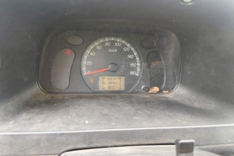 Used Wuling Zhiguang 2015 1.2L Practical LS-I Model Odometer Close Up