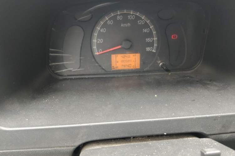 Used Wuling Zhiguang 2015 1.2L Practical LS-I Model Odometer Close Up