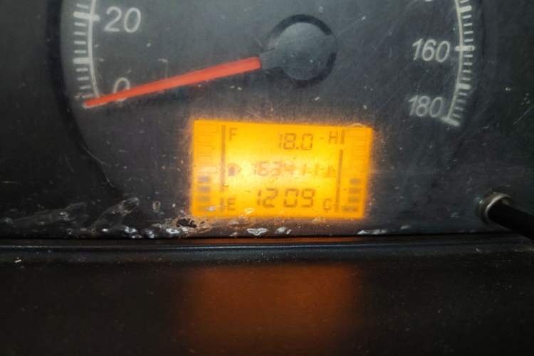 Used Wuling Zhiguang 2015 1.2L Practical LS-I Model Odometer Close Up
