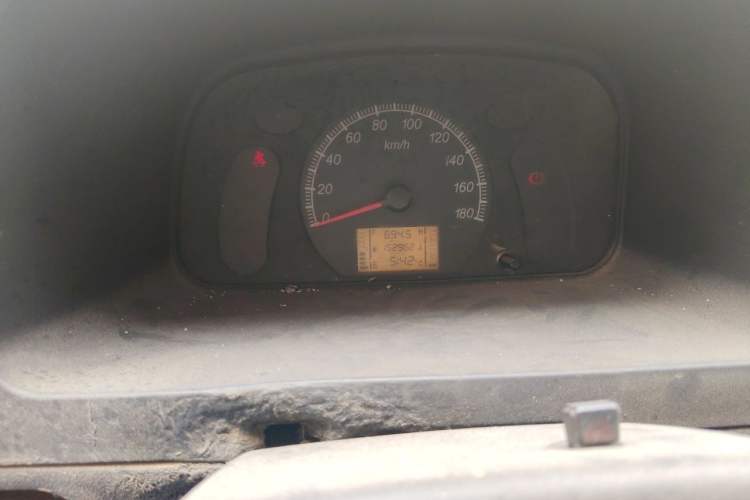 Used Wuling Zhiguang 2015 1.2L Practical LS-I Model Odometer Close Up