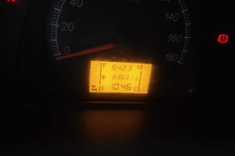 Used Wuling Zhiguang 2015 1.2L Practical LS-I Model Odometer Close Up